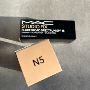 Brand New MAC Studio Fix Fluid Foundation SPF 15 Shade N5